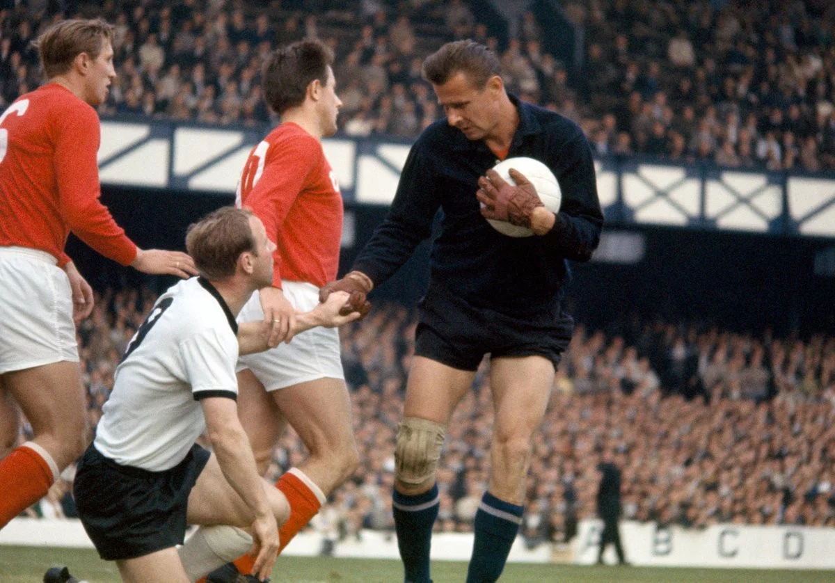 post card Lev Yashin Guantes.webp